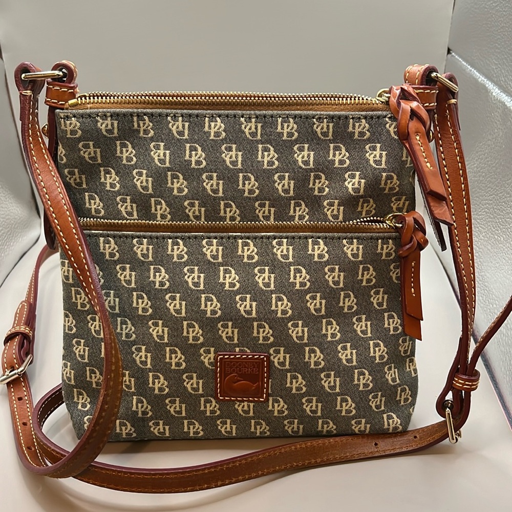 DOONEY AND BOURKE SIGNATURE JACQUARD CROSSBODY